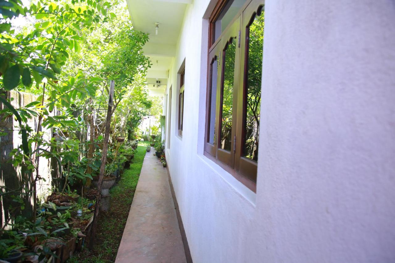 Hotel Weerakoon Garden Guest Hikkaduwa Exterior foto